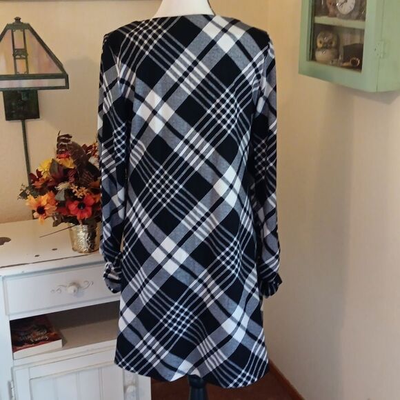R & K Black and White Plaid Dress - Picture 6 of 10
